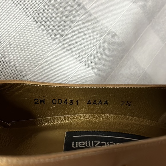 Stuart Weitzman gold with gold round studded 3” heels/pump - Picture 14 of 17